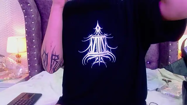 RavenLove  online show from 11.04.25