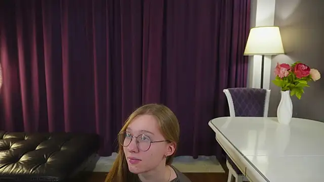 Snapshot of HarrietGeorge chatting on 09.22.25 HarrietGeorge online show from 09.22.25