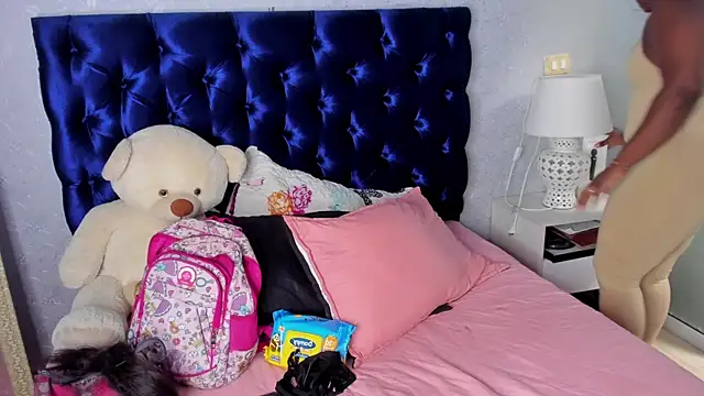 TANISHA HILL online show from 11.06.25