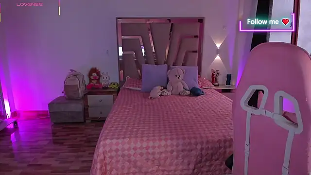 lunaarose online show from 04.11.26