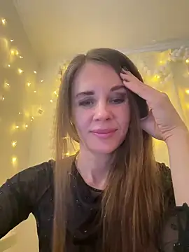 LucieMack online show from 02.10.26