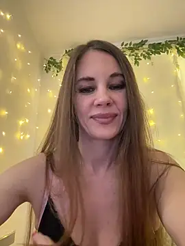 Snapshot of LucieMack chatting on 03.17.26 LucieMack online show from 03.17.26