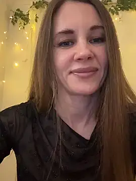 Snapshot of LucieMack chatting on 03.18.26 LucieMack online show from 03.18.26