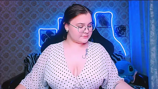 InLoveWithLife26 online show from 10.22.25