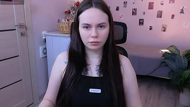 Alice Moondark online show from 03.18.26