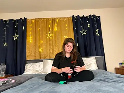 Eliza Kennedy online show from 12.04.25