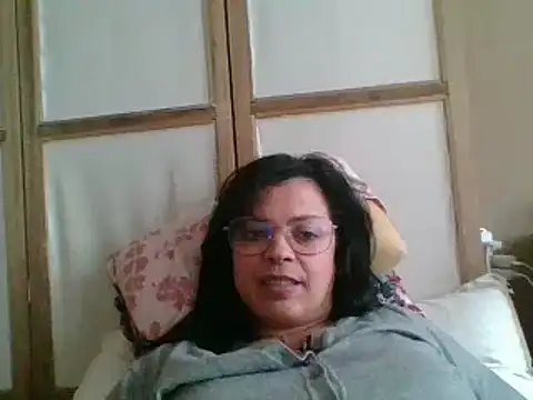 Snapshot of ITALIANASISIXX chatting on 11.17.25 ITALIANASISIXX online show from 11.17.25