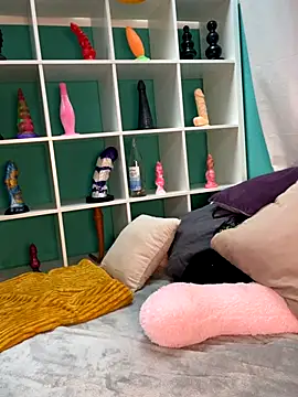 Snapshot of TheRealJessyLey chatting on 11.17.25 TheRealJessyLey online show from 11.17.25