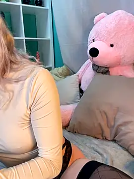 Snapshot of TheRealJessyLey chatting on 11.25.25 TheRealJessyLey online show from 11.25.25