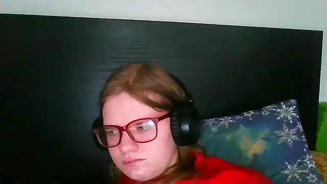 Snapshot of Moonolighta chatting on 02.14.26 Moonolighta online show from 02.14.26