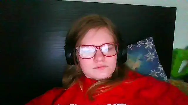 Snapshot of Moonolighta chatting on 02.15.26 Moonolighta online show from 02.15.26