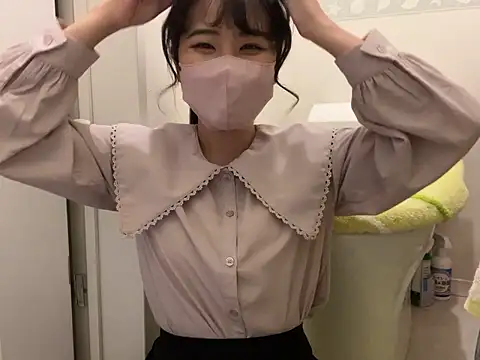 Snapshot of sora_033 chatting on 10.15.25 sora 033 online show from 10.15.25