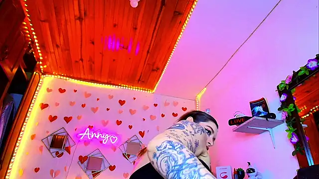 Snapshot of Anny_Hurtado chatting on 09.16.25 Anny Hurtado online show from 09.16.25