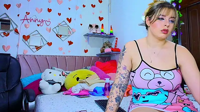 Snapshot of Anny_Hurtado chatting on 11.22.25 Anny Hurtado online show from 11.22.25