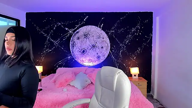 Snapshot of ShaniaDaniels chatting on 10.18.25 ShaniaDaniels online show from 10.18.25