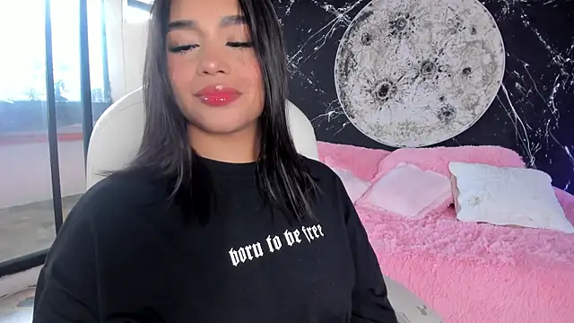 Snapshot of ShaniaDaniels chatting on 11.12.25 ShaniaDaniels online show from 11.12.25