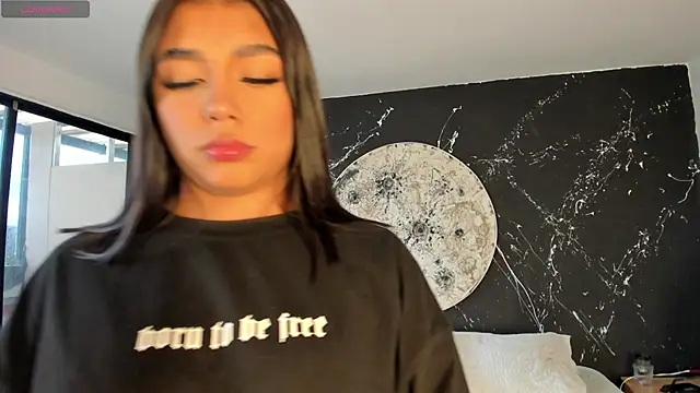 Snapshot of ShaniaDaniels chatting on 11.17.25 ShaniaDaniels online show from 11.17.25