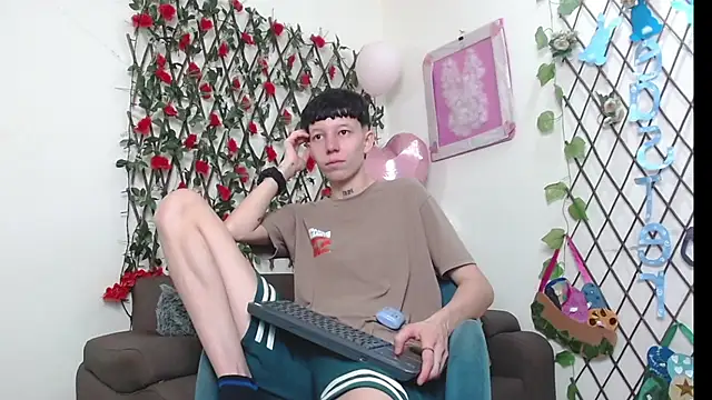 LiamBrown09 online show from 04.10.26