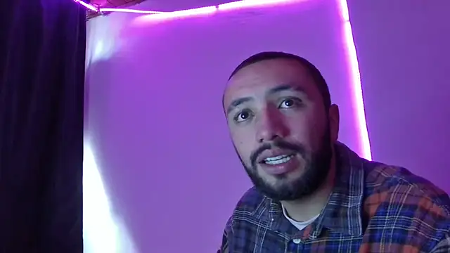 Snapshot of annaandgray chatting on 12.17.25 annaandgray online show from 12.17.25