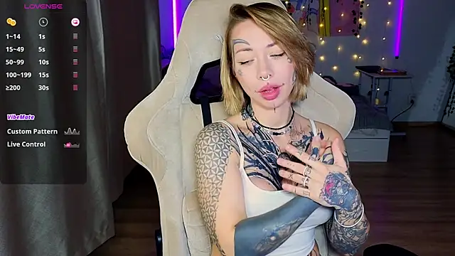 bunnykellyyy online show from 10.23.25