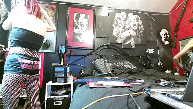 Splash Queen420 online show from 12.16.25