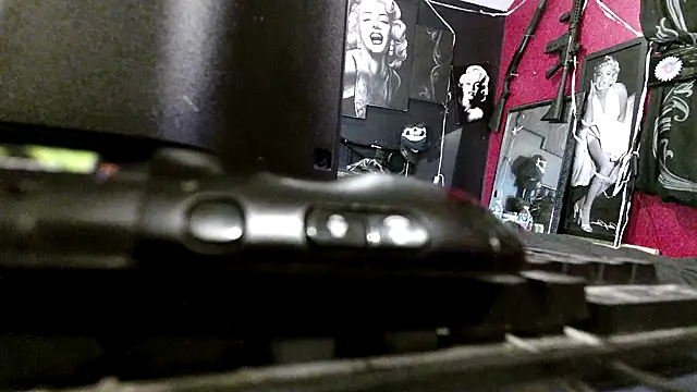 Splash Queen420 online show from 12.17.25