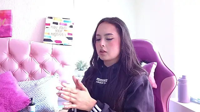Emma-Flowers online show from 09.28.25