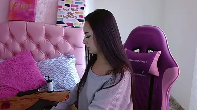 Emma-Flowers online show from 09.29.25