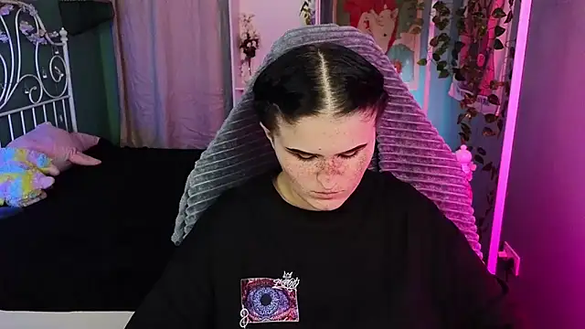 Dark Shine online show from 10.15.25