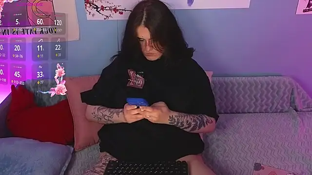 Snapshot of Dark_Shine chatting on 04.15.26 Dark Shine online show from 04.15.26