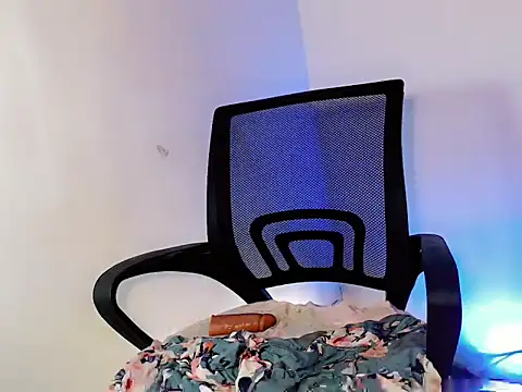 Snapshot of your_hottest_kim chatting on 03.16.26 your hottest kim online show from 03.16.26