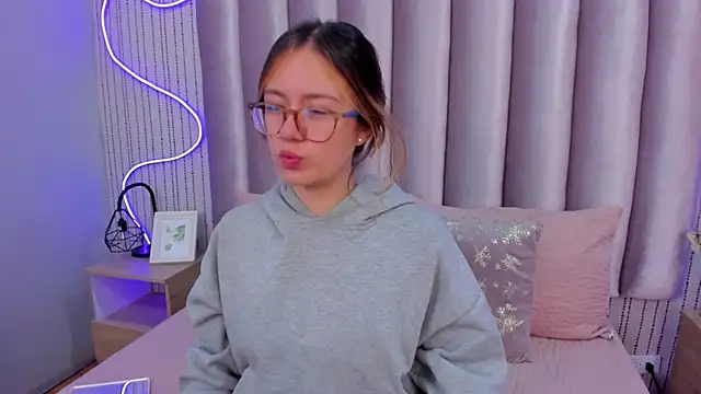 SamanthaPeachss online show from 11.15.25