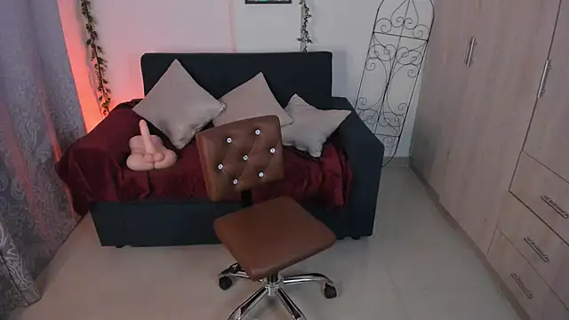 mishelkrave  online show from 10.10.25