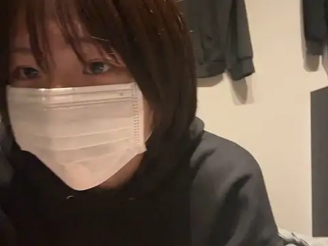 Snapshot of kabikabi_makaron chatting on 10.14.25 kabikabi makaron online show from 10.14.25