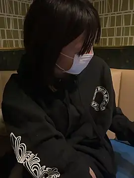 Snapshot of kabikabi_makaron chatting on 12.14.25 kabikabi makaron online show from 12.14.25