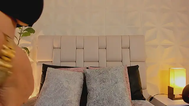 scarlettadams   online show from 12.15.25