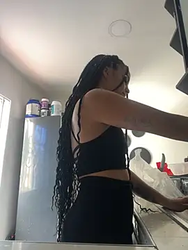 Snapshot of Samara_Hadi_ chatting on 10.28.25 Samara Hadi online show from 10.28.25