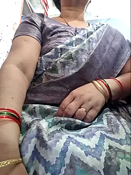 Snapshot of indianhotwife639 chatting on 05.27.26 indianhotwife639 online show from 05.27.26