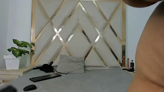 Snapshot of arielasm chatting on 11.15.25 arielasm online show from 11.15.25