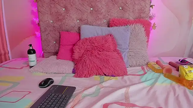 Mila grace  online show from 10.07.25