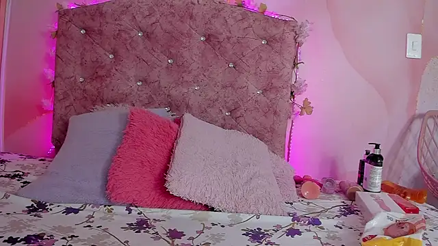 Mila grace  online show from 11.25.25