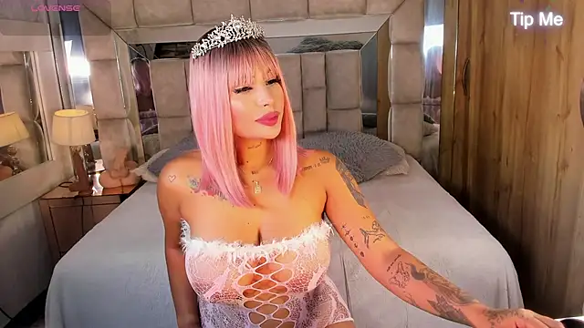 MaddyGray  online show from 10.18.25