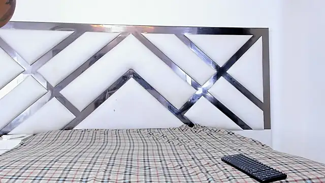 Snapshot of LadyandMaverick chatting on 11.25.25 LadyandMaverick online show from 11.25.25