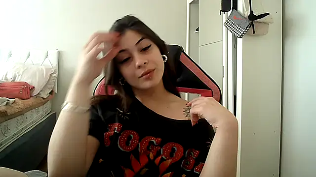 Snapshot of Becca_B chatting on 09.29.25 Becca B online show from 09.29.25