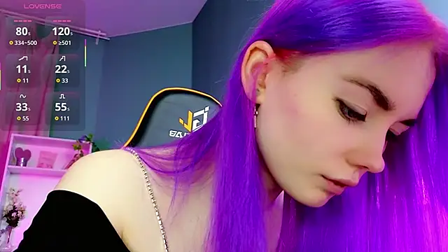 Snapshot of Kiara_Dream chatting on 10.15.25 Kiara Dream online show from 10.15.25