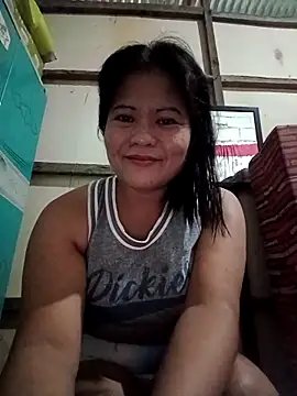 Snapshot of DignaRocero chatting on 10.11.25 DignaRocero online show from 10.11.25