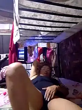 Snapshot of SexyHottMom chatting on 09.25.25 SexyHottMom online show from 09.25.25