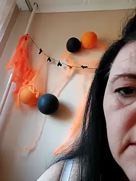 Snapshot of BlacReign chatting on 11.04.25 BlacReign online show from 11.04.25