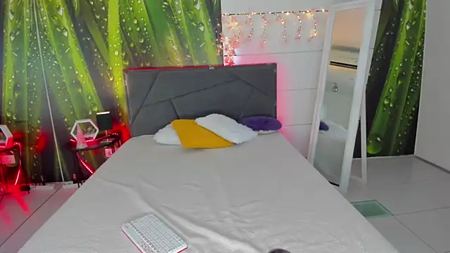 HollyTailors online show from 09.11.25