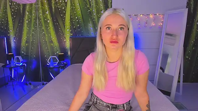 HollyTailors online show from 09.23.25